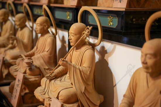 十六羅漢像（じゅうろくらかんぞう）